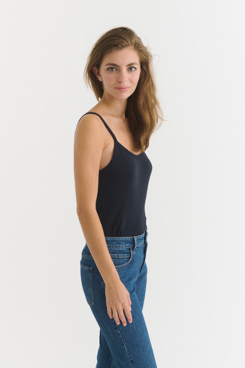 Basic Apparel Arense Strap Top Toppe 001 Black