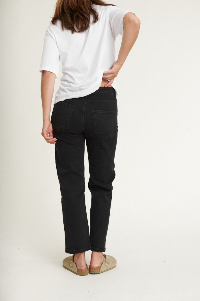 Ellen Jeans - Black – Basic Apparel - International