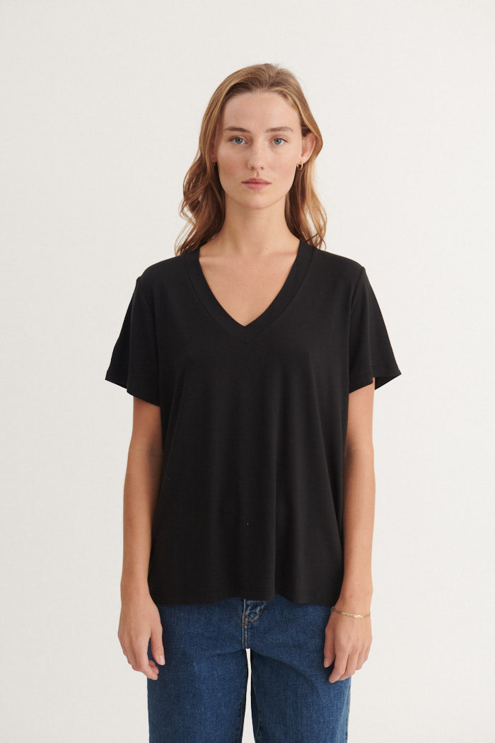 Basic Apparel Joline V-neck T-shirts 001 Black