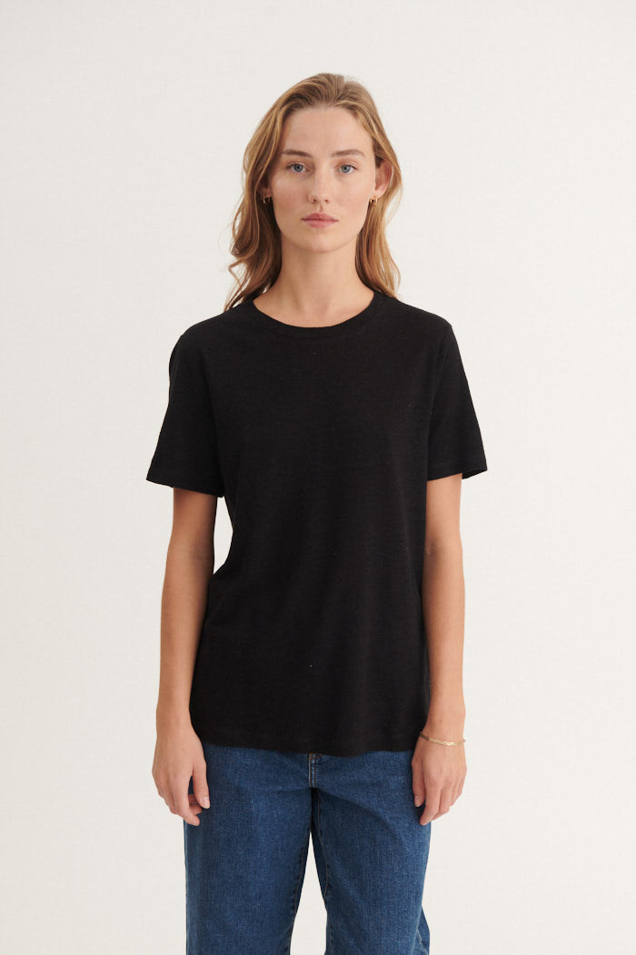 Basic Apparel Kali Tee T-shirts 001 Black