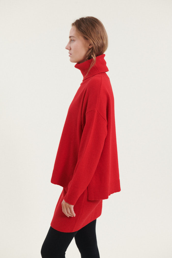 Basic Apparel Lise Short T-Neck Sweaters 278 High Risk Red