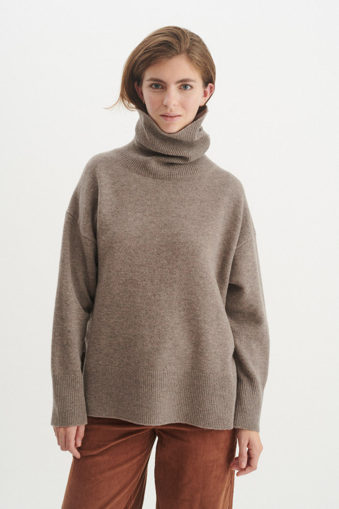 Basic Apparel Liz T-Neck Sweaters 833 Portobella