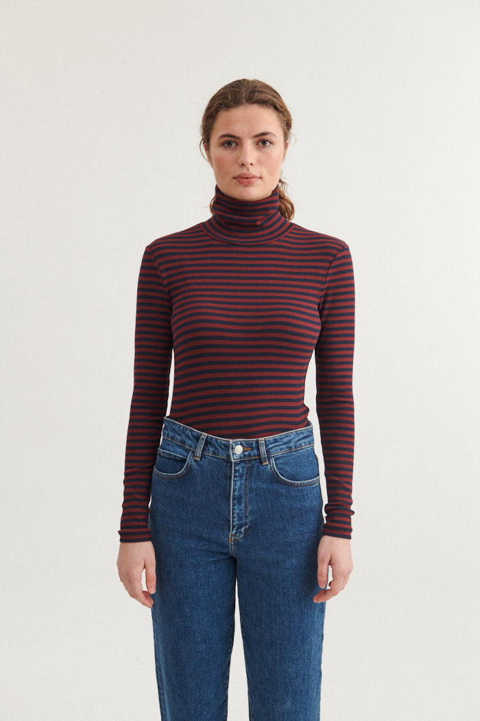 Basic Apparel Ludmilla High-neck T-shirts 794 Bordeaux truffle / Sky captain