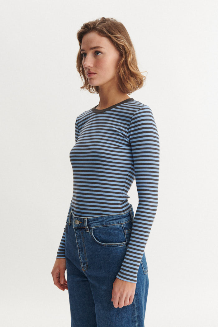 Basic Apparel Ludmilla LS Tee T-shirts 840 Frozen fjord / raven