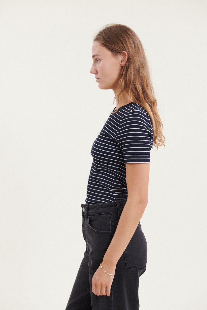 Basic Apparel Ludmilla O-Neck T-shirts 703 Black / bright white