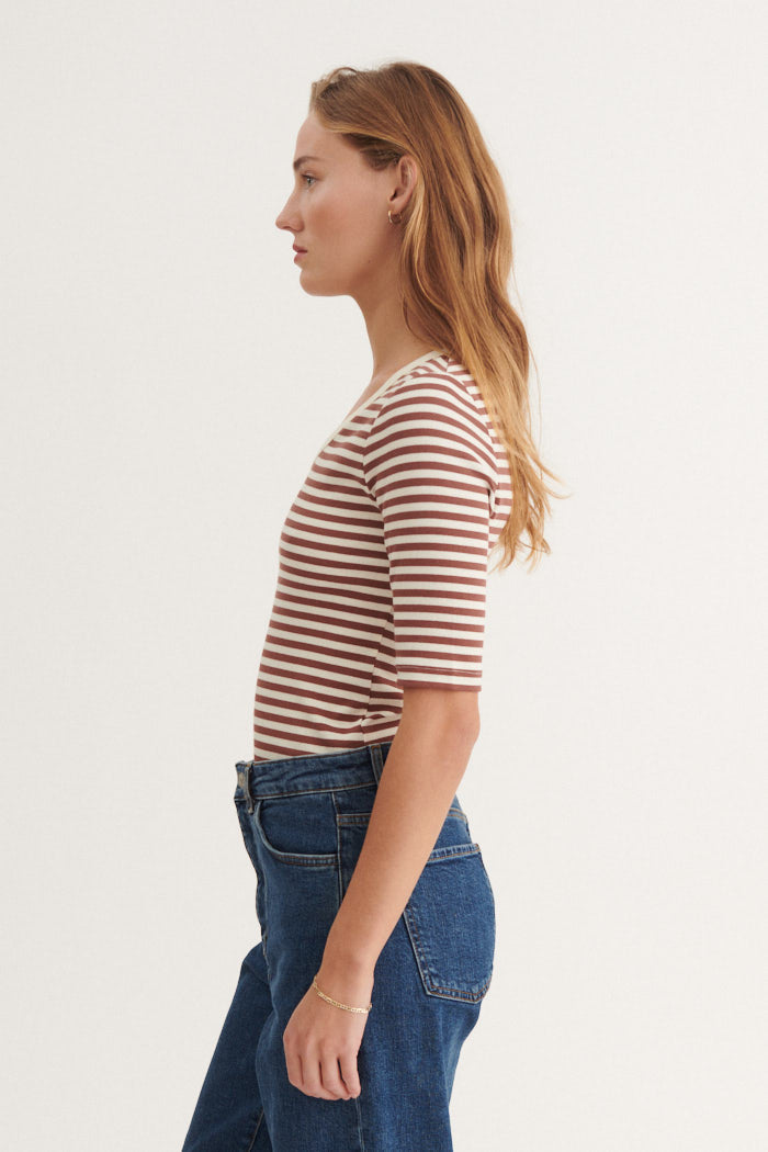 Basic Apparel Ludmilla V-Neck T-shirts 463 Whisper White/Mink