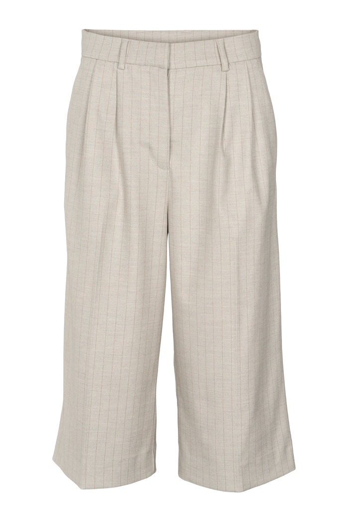 Basic Apparel Marjo Shorts Shorts 858 Chincilla