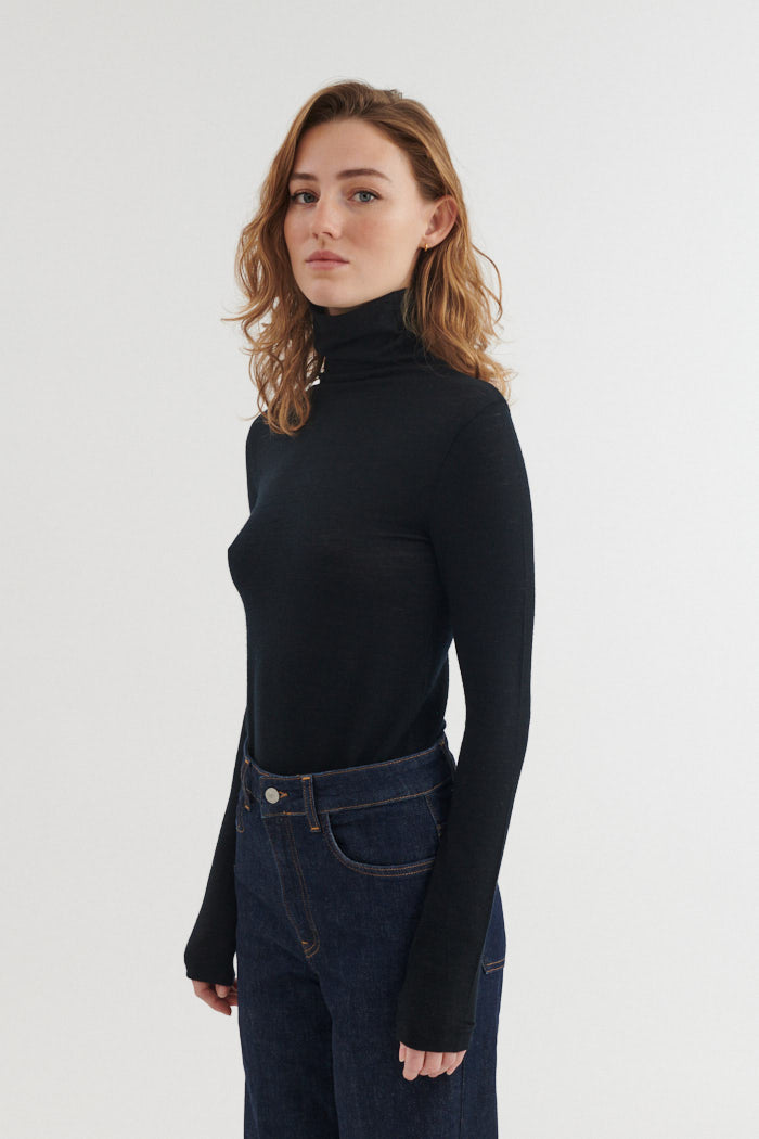 Basic Apparel Rinja T-Neck T-shirts 001 Black