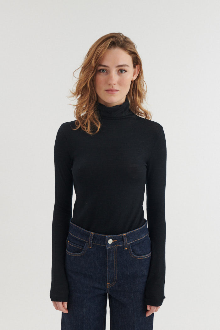 Basic Apparel Rinja T-Neck T-shirts 001 Black