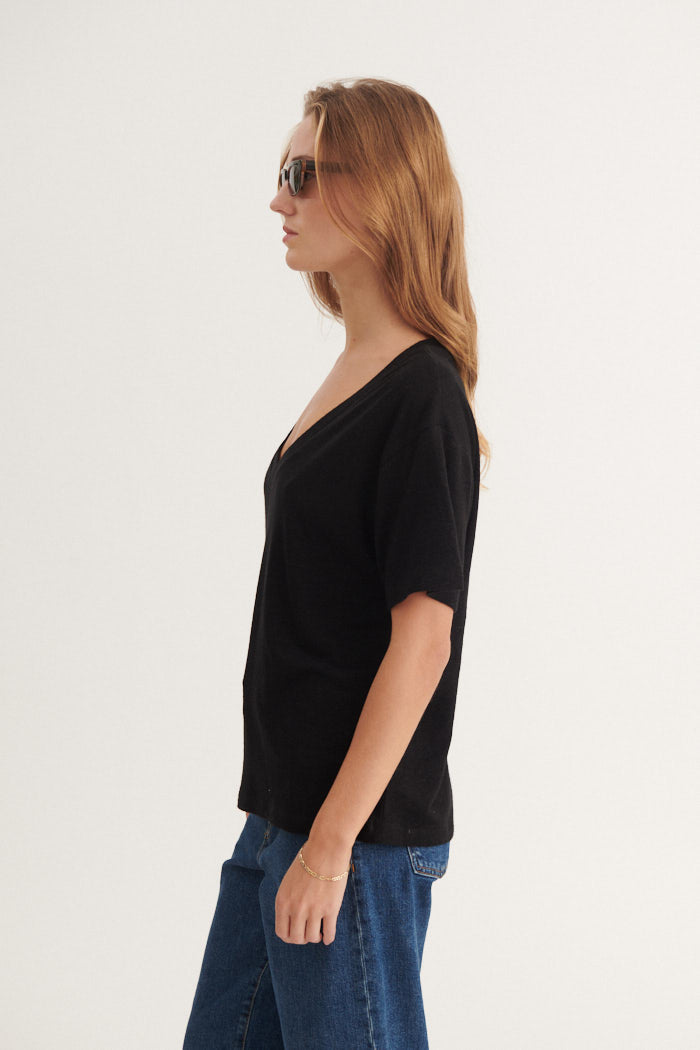 Basic Apparel Ryda V-Neck Tee T-shirts 001 Black